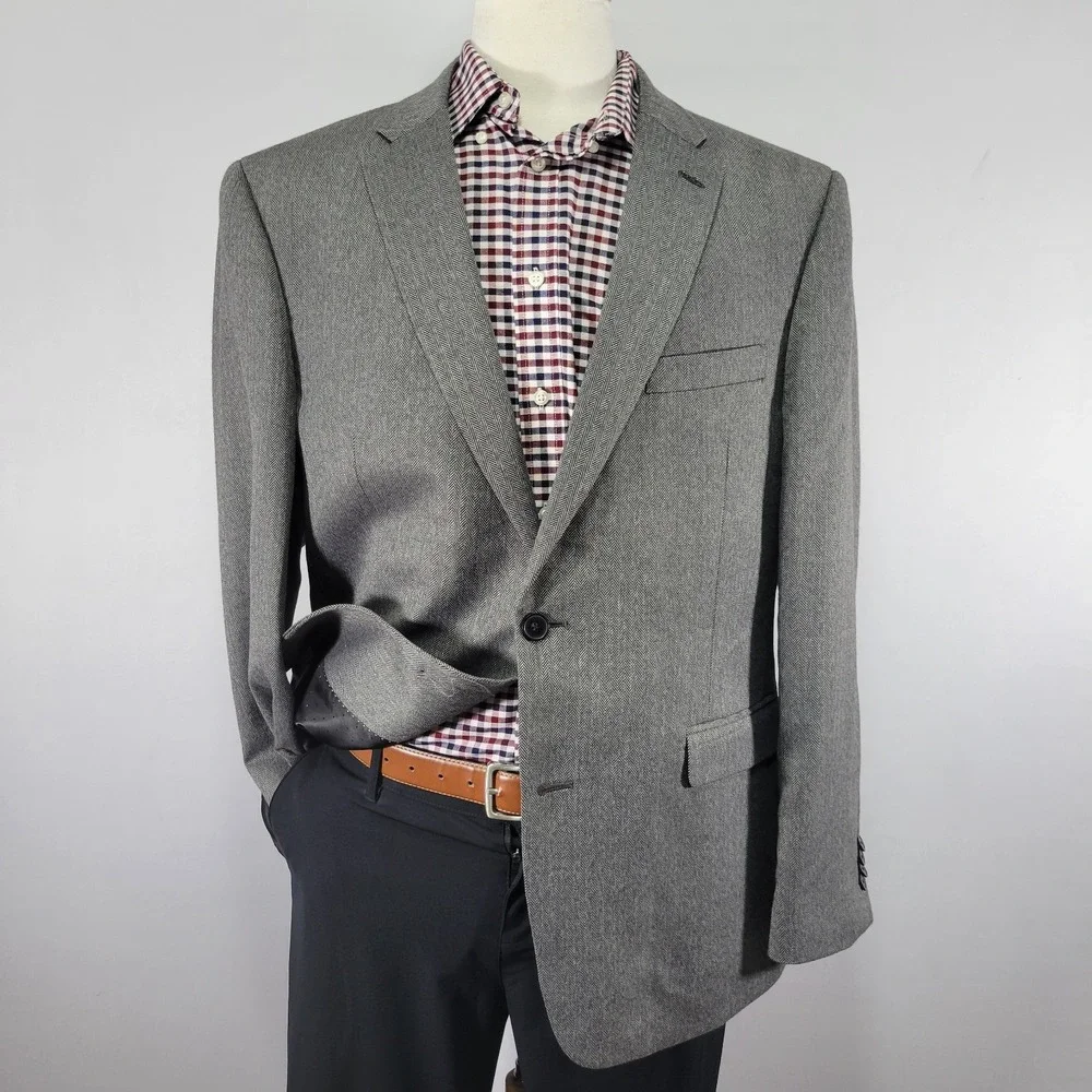 Tommy Hilfiger Mens Sport Coat Blazer Two Button Gray Herringbone Poly Blend 44R